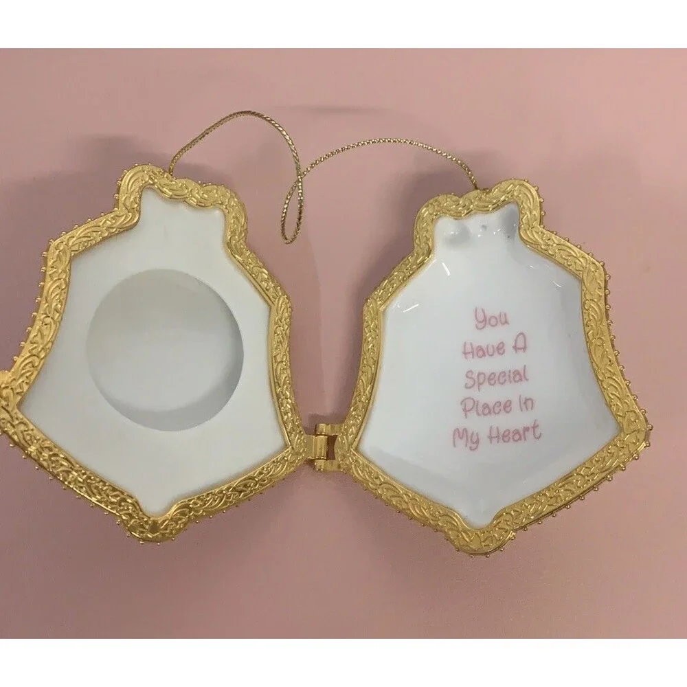Precious Moments Photo Locket Bakery Ornament “Special place In My Heart” 2001